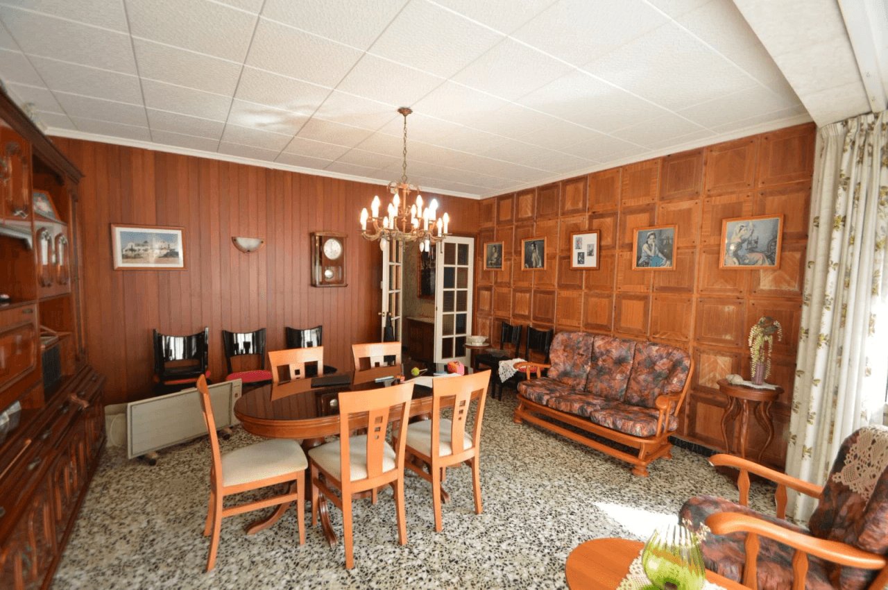 Casa adosada en Vinaròs con 5 dormitorios y 3 baños