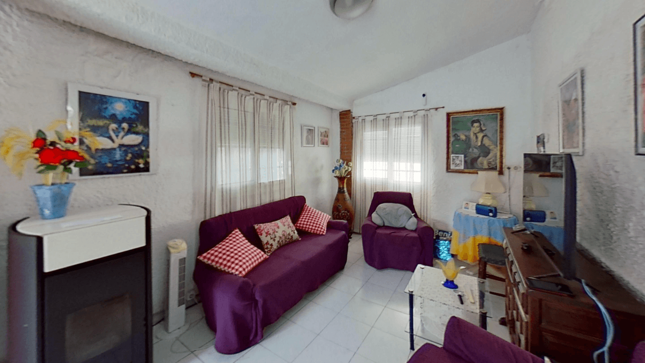 Chalet à vendre à Vinaròs avec piscine et 4 chambres.