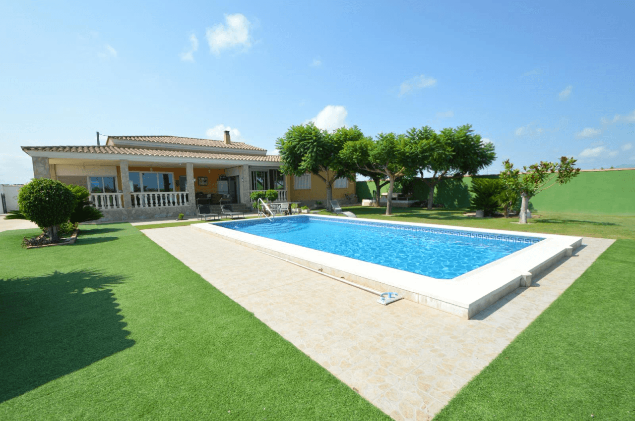 En venta finca con chalet en Vinaròs