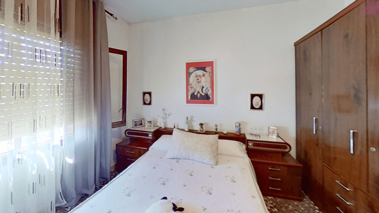 Chalet à vendre à Vinaròs avec piscine et 4 chambres.