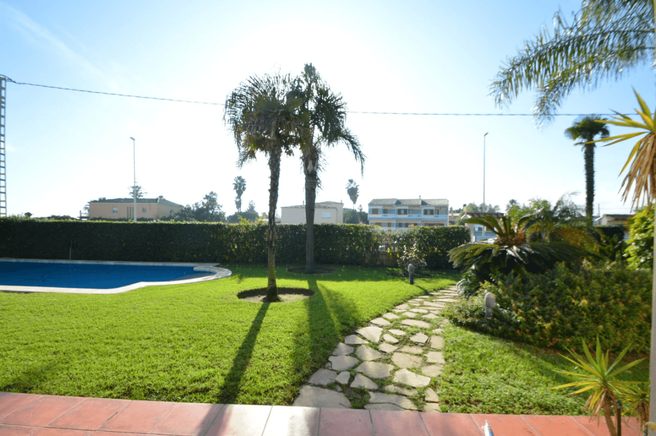 À VENDRE, ÉLÉGANTE VILLA SUR LA CÔTE SUD DE VINARÒS