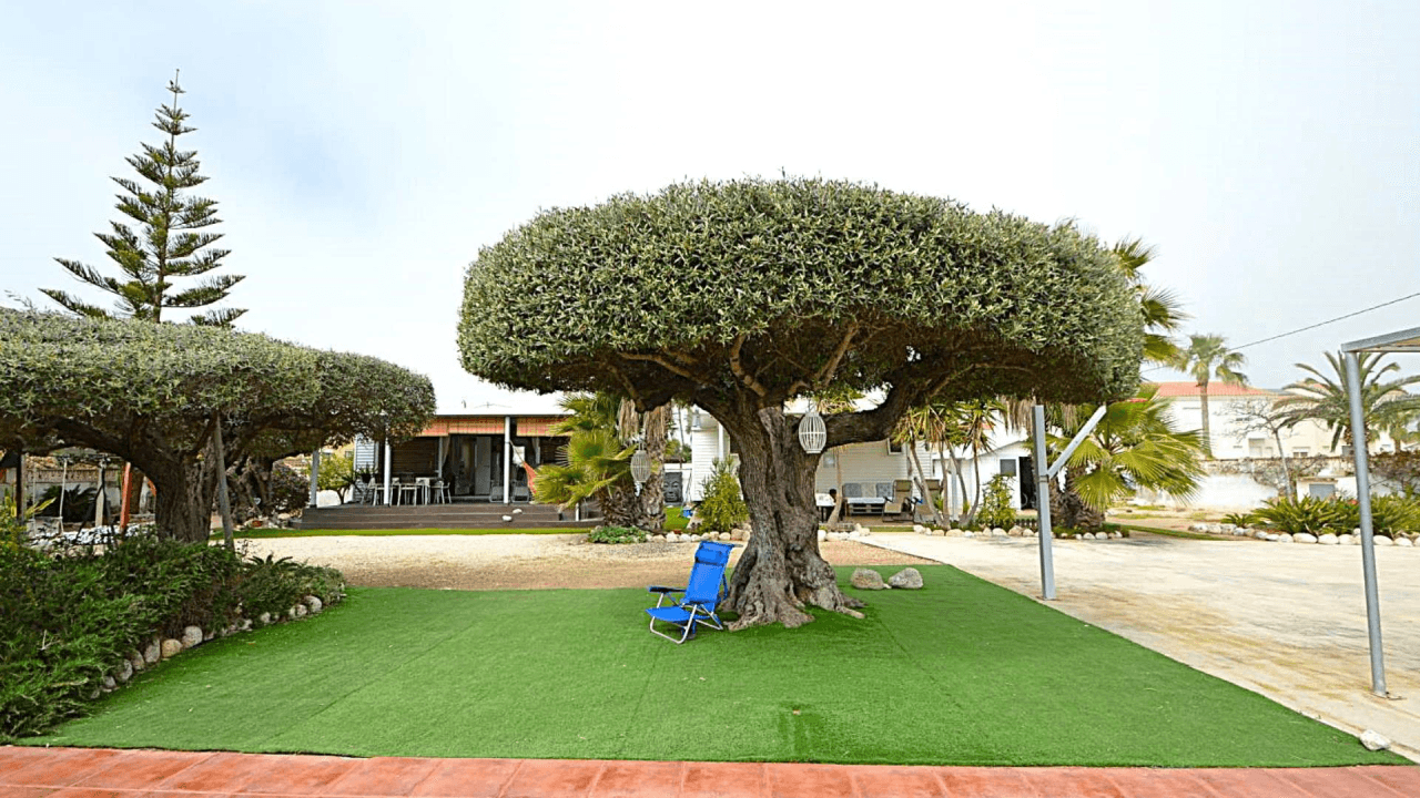 Parcela con 3 casas en venta en Vinaròs