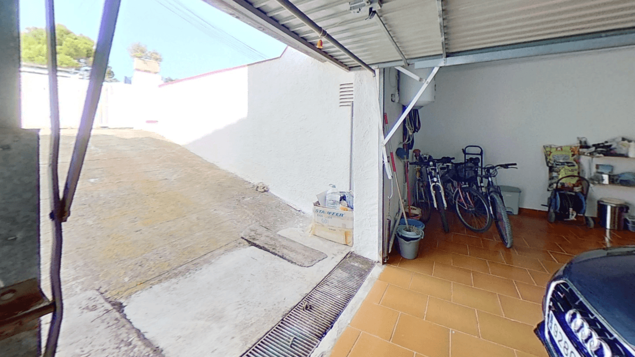 Maison mitoyenne à vendre à Vinaròs, 4 chambres et piscine communautaire.
