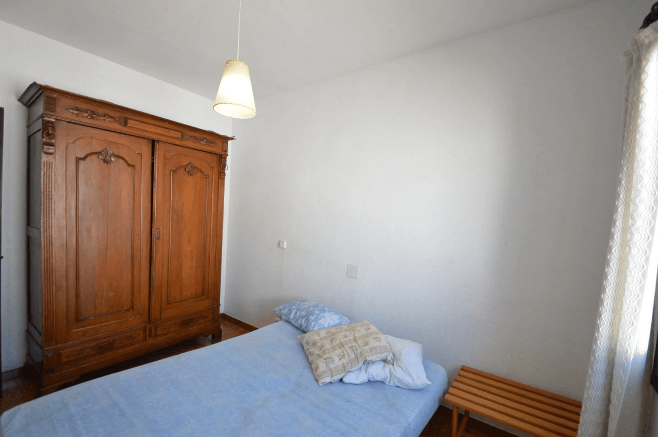 Chalet à vendre à Vinaròs, Triador, avec 5 chambres et une piscine.