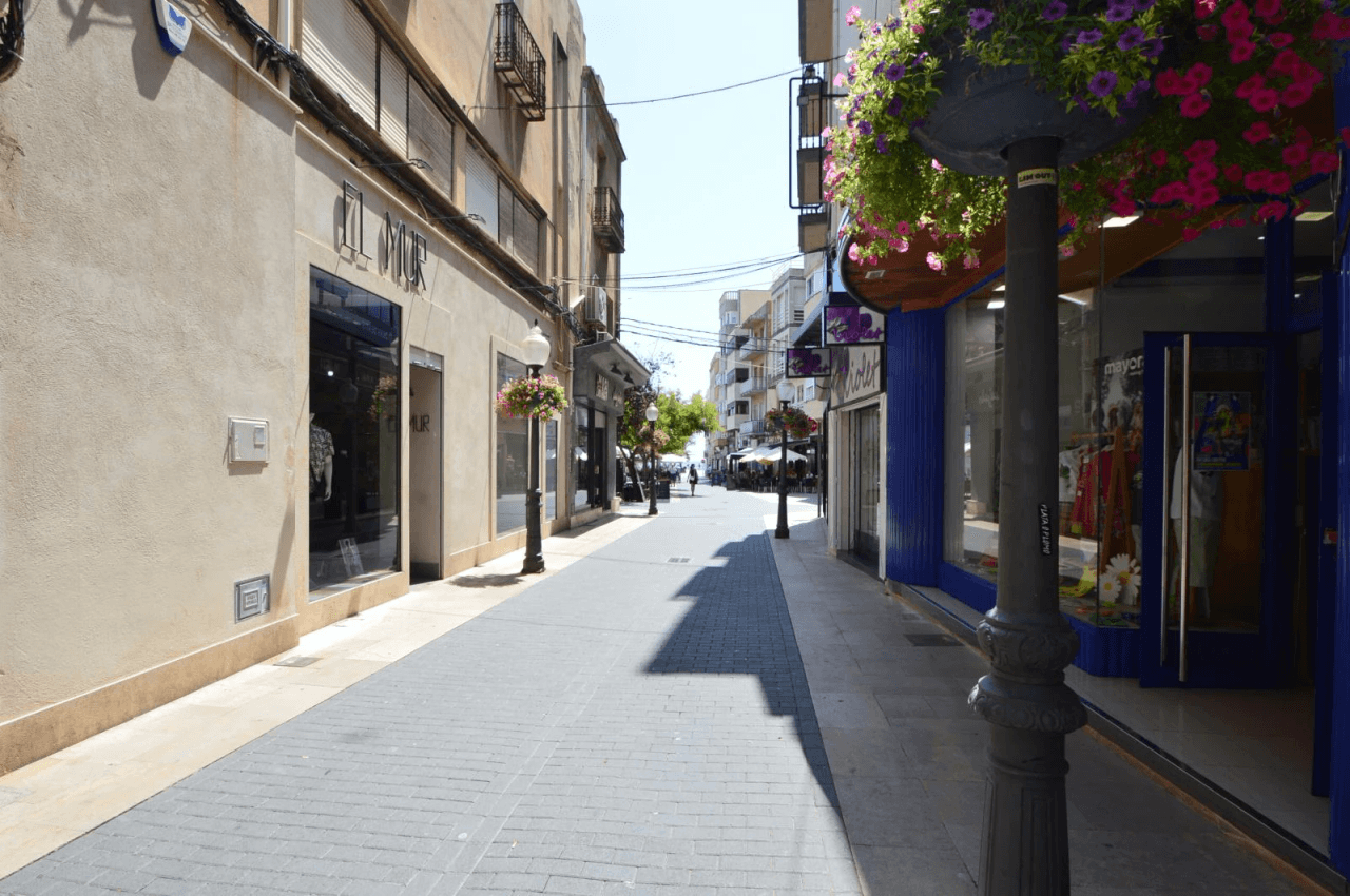 Local comercial y vivienda en venta en Vinaròs, Zona Centro.