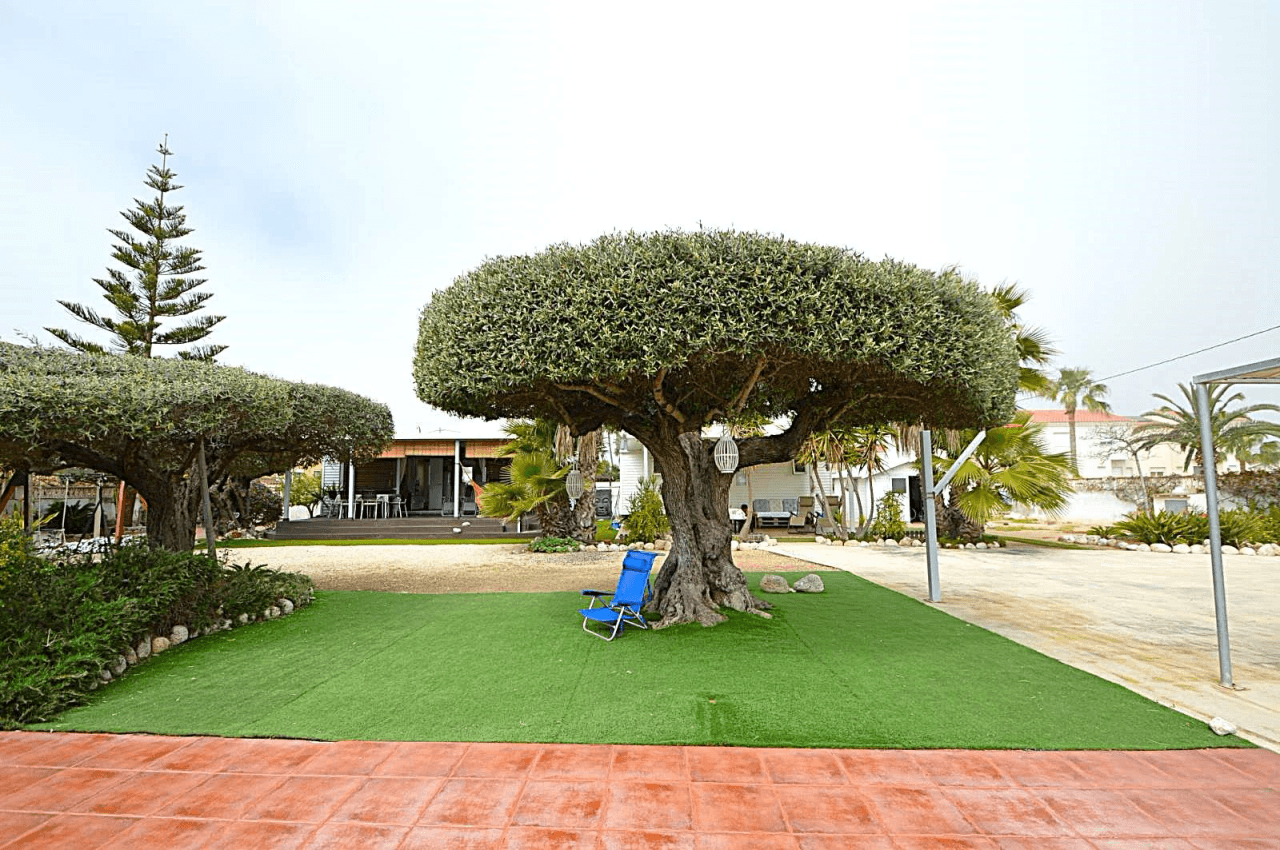Parcela con 3 casas en venta en Vinaròs