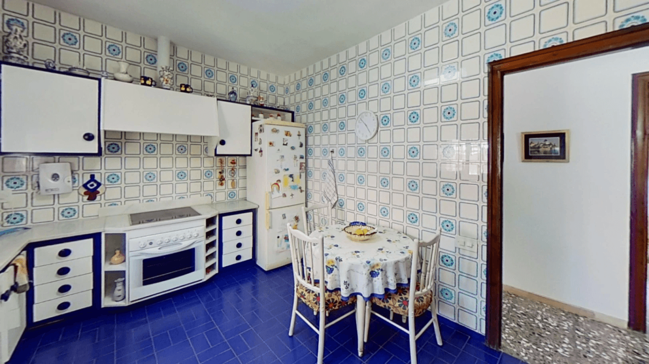 Chalet à vendre à Vinaròs avec piscine et 4 chambres.