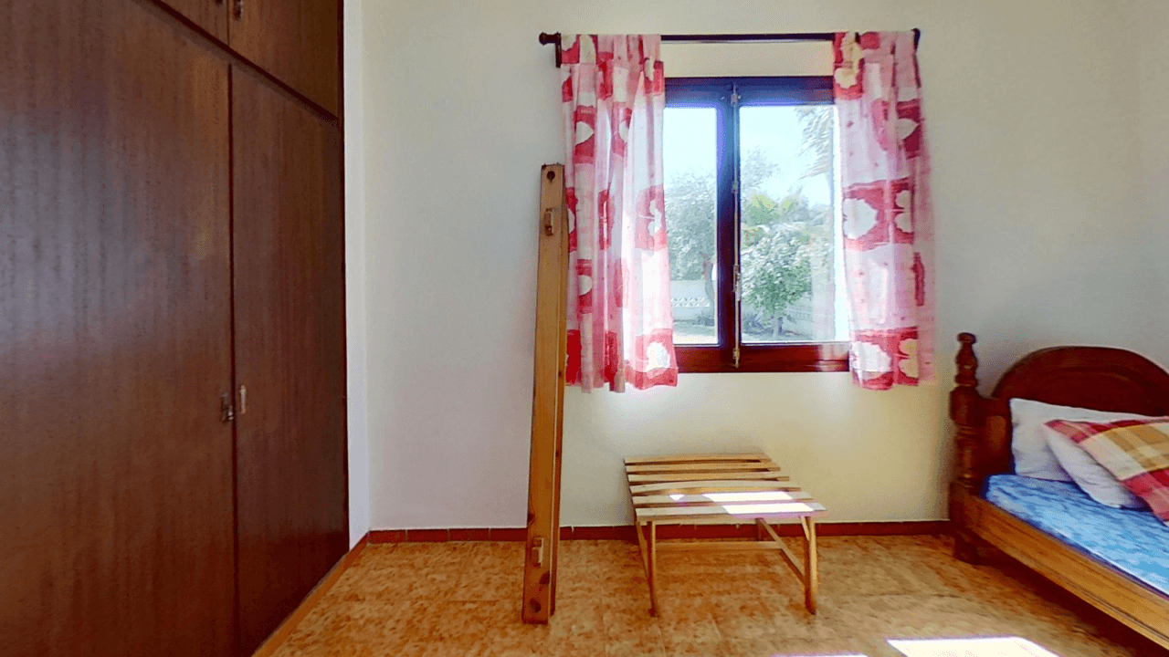 Chalet à vendre à Vinaròs, Triador, avec 5 chambres et une piscine.