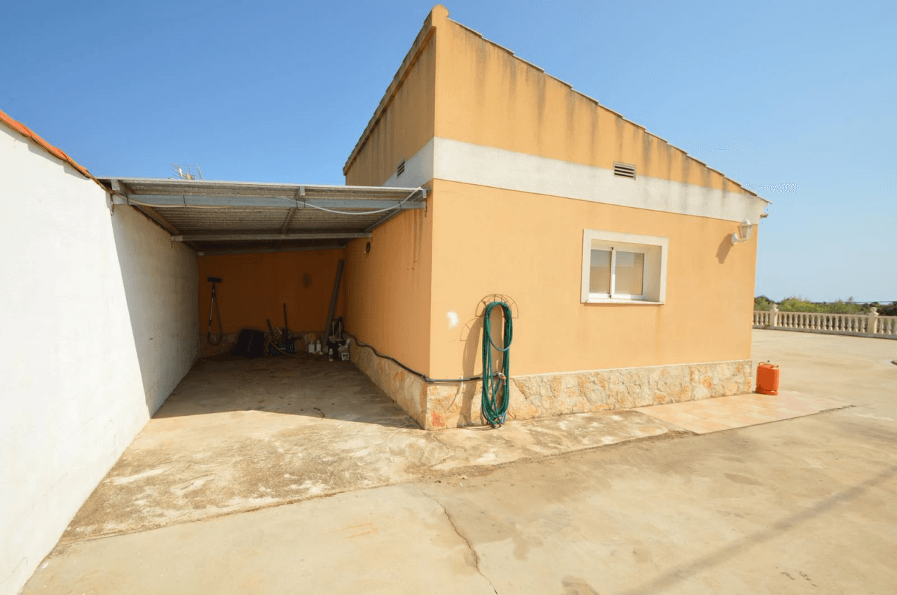 En venta finca con chalet en Vinaròs
