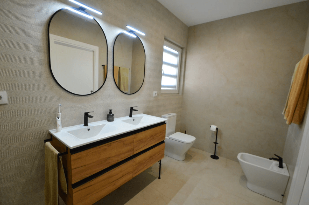 Chalet en venta con 4 dormitorios y piscina en Vinaròs
