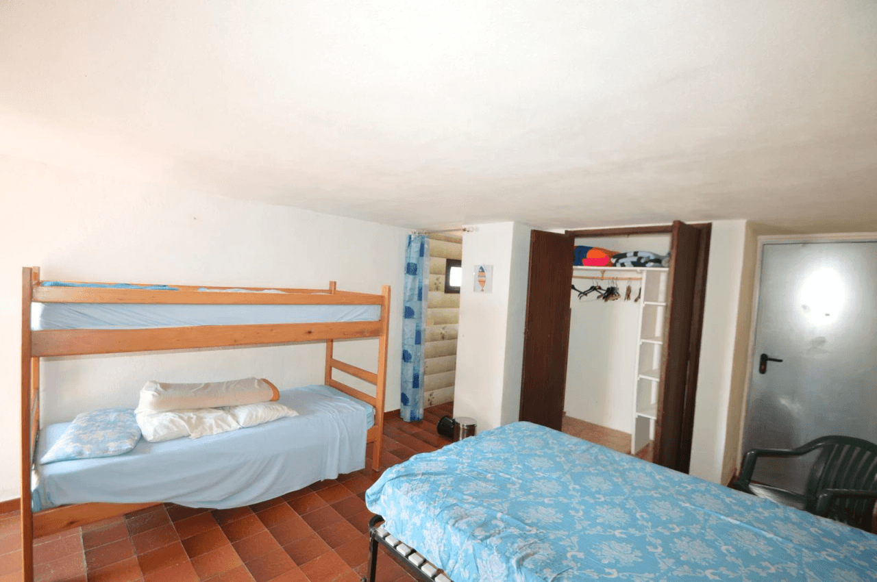 Chalet à vendre à Vinaròs, Triador, avec 5 chambres et une piscine.