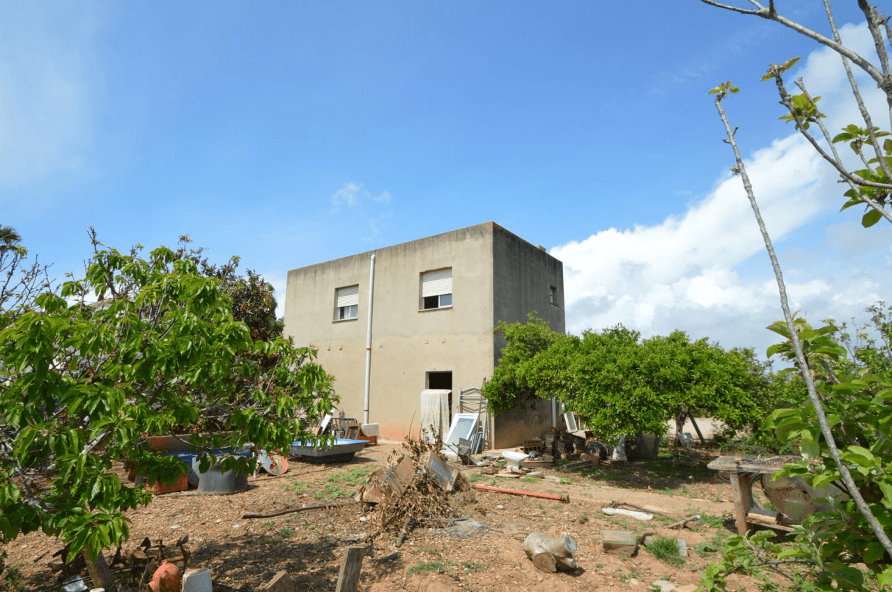 Finca en venta en Benicarló con casa y almacén