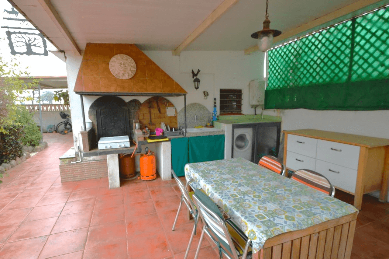 Parcela con 3 casas en venta en Vinaròs