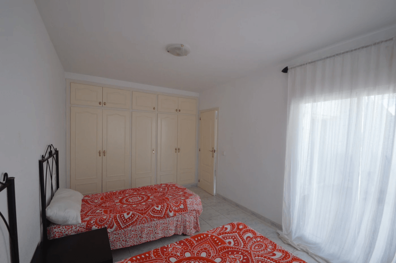 Dos chalets en venta en Vinaròs con piscina y barbacoa