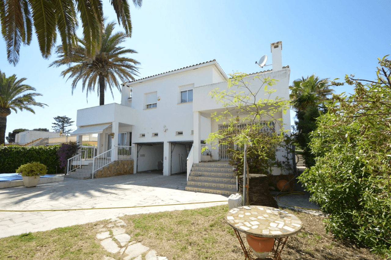 Dos chalets en venta en Vinaròs con piscina y barbacoa