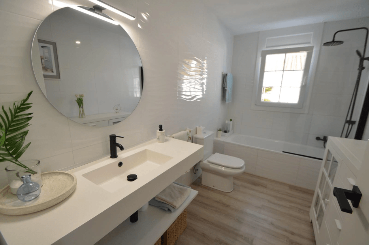 Chalet en venta en Vinaròs con 4 dormitorios y piscina.
