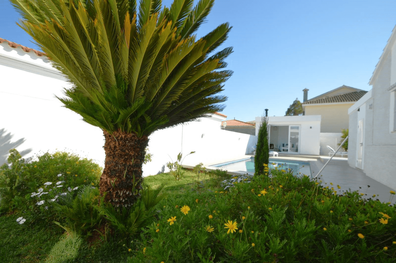 Chalet en venta en Vinaròs con 4 dormitorios y piscina.