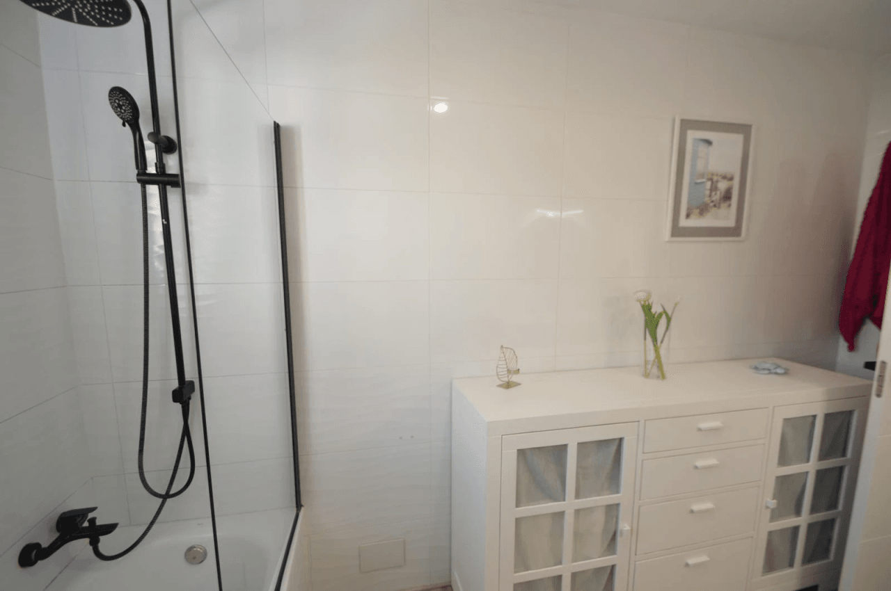 Chalet en venta en Vinaròs con 4 dormitorios y piscina.