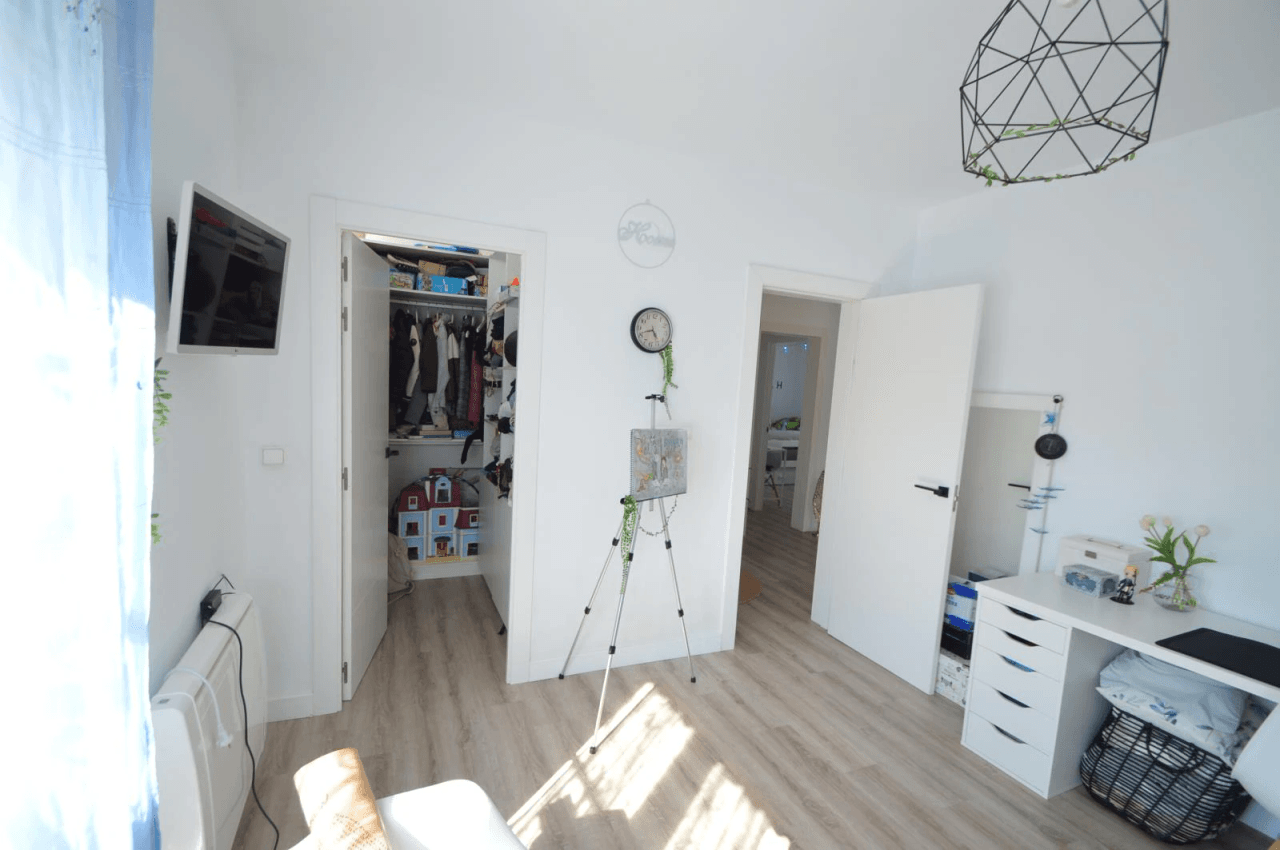 Chalet en venta en Vinaròs con 4 dormitorios y piscina.
