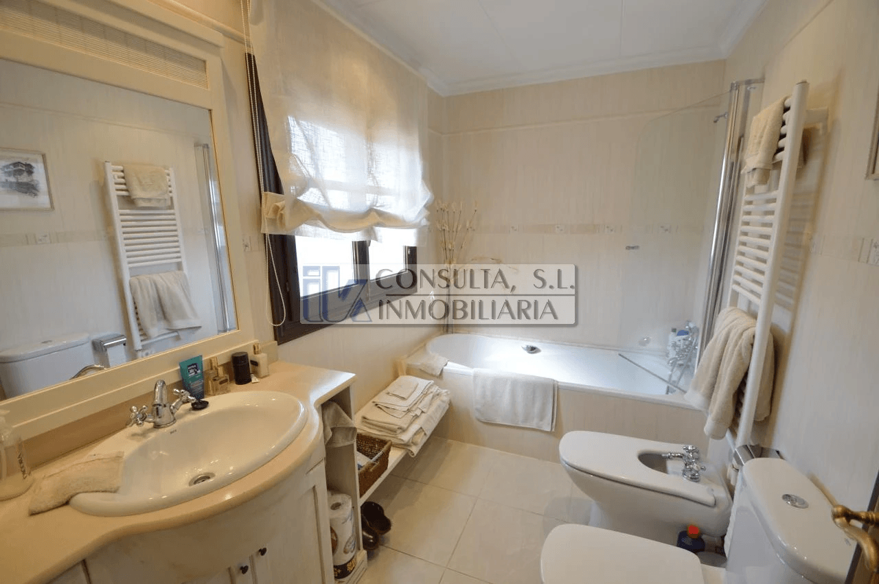 Finca en venta en Vinaròs con chalet y piscina.