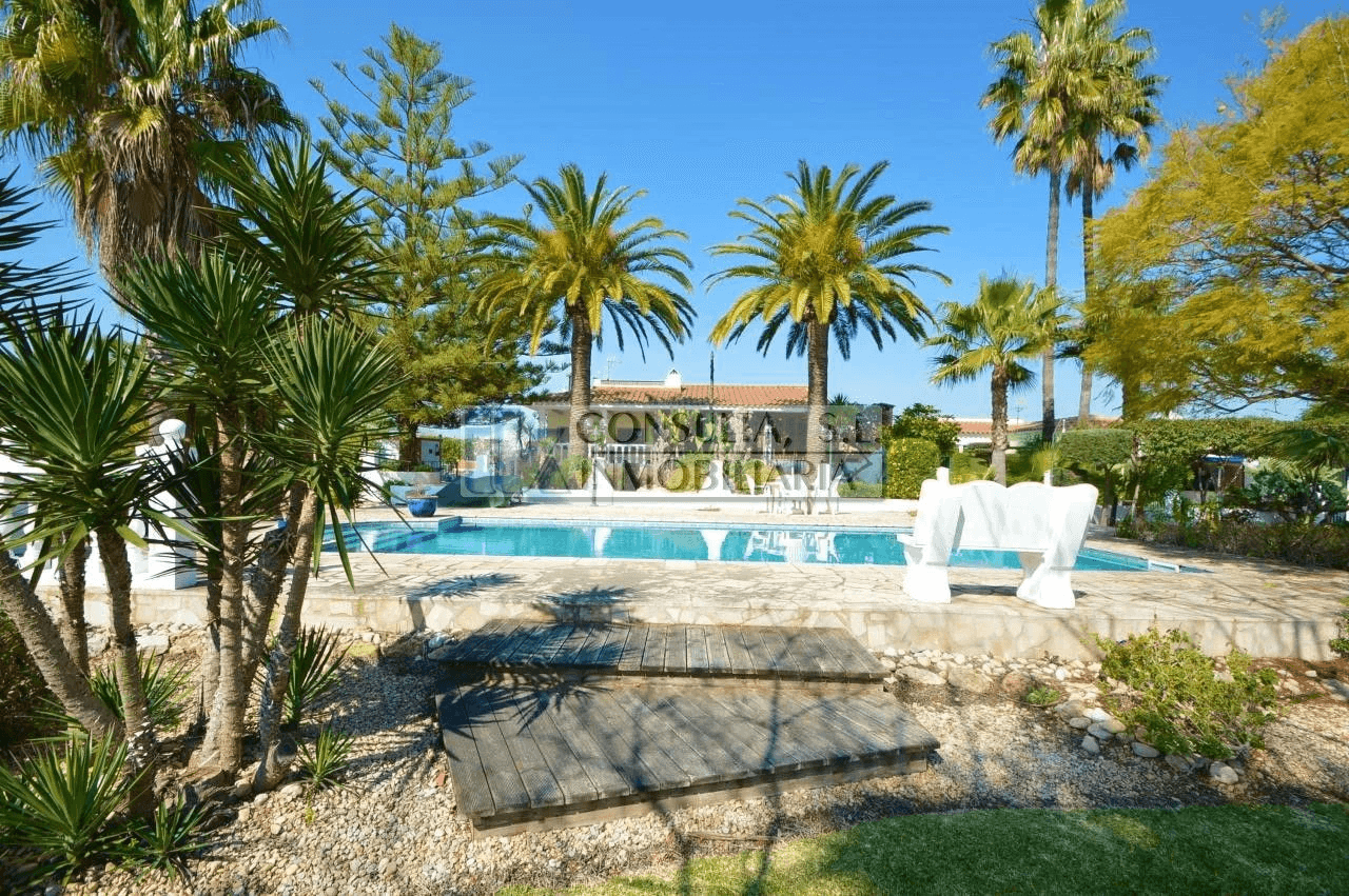 Finca en venta en Vinaròs con chalet y piscina.
