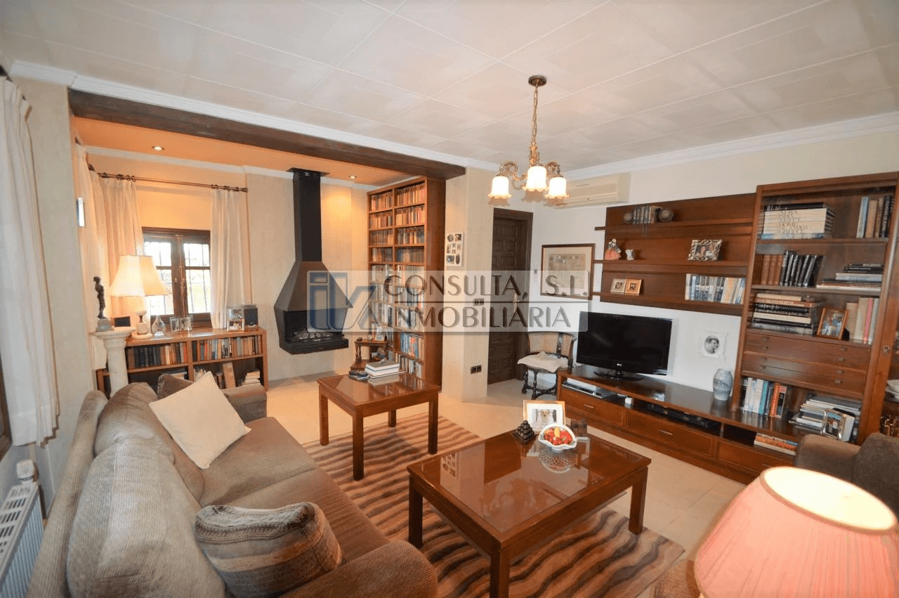 Finca en venta en Vinaròs con chalet y piscina.