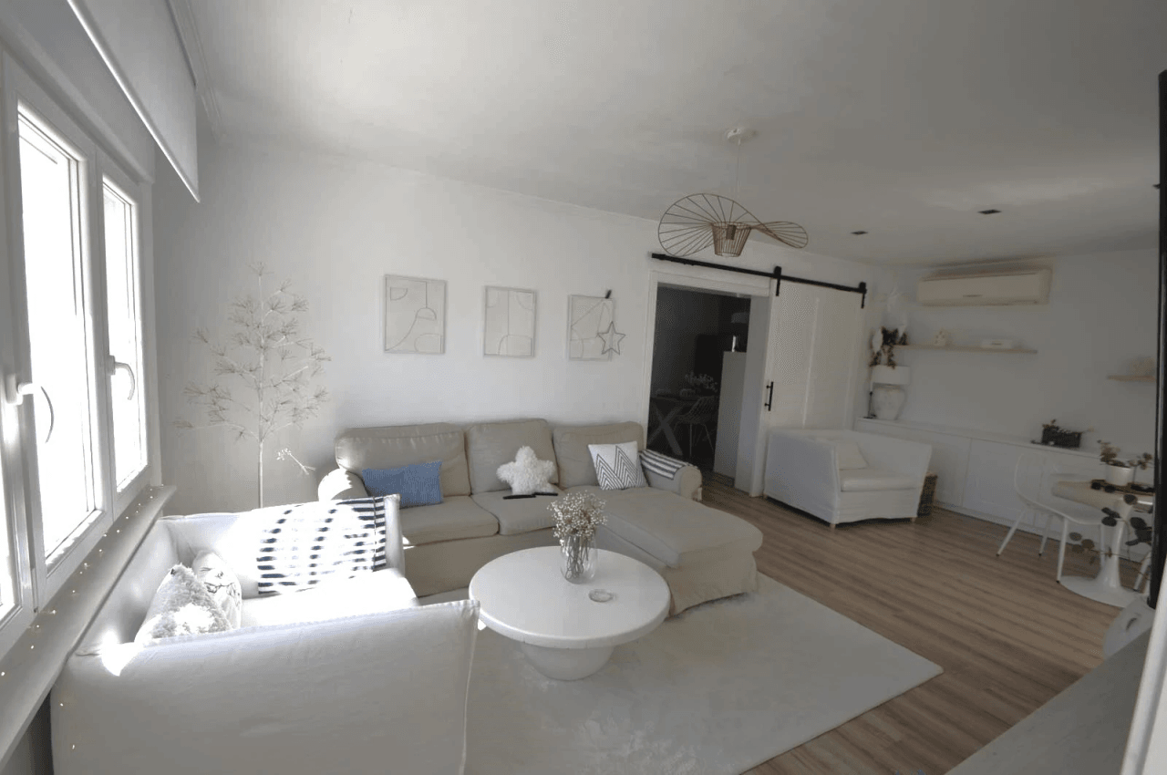 Chalet en venta en Vinaròs con 4 dormitorios y piscina.