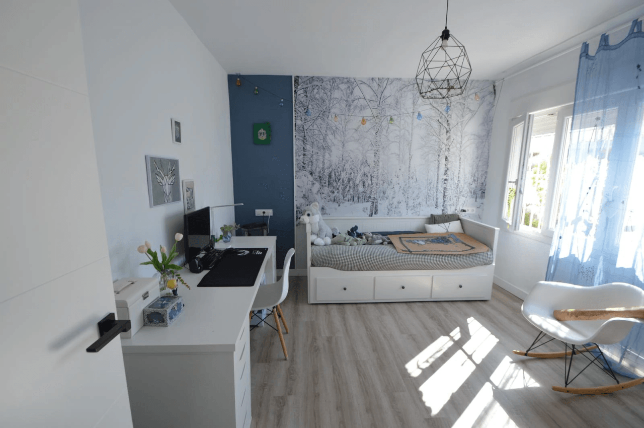 Chalet en venta en Vinaròs con 4 dormitorios y piscina.