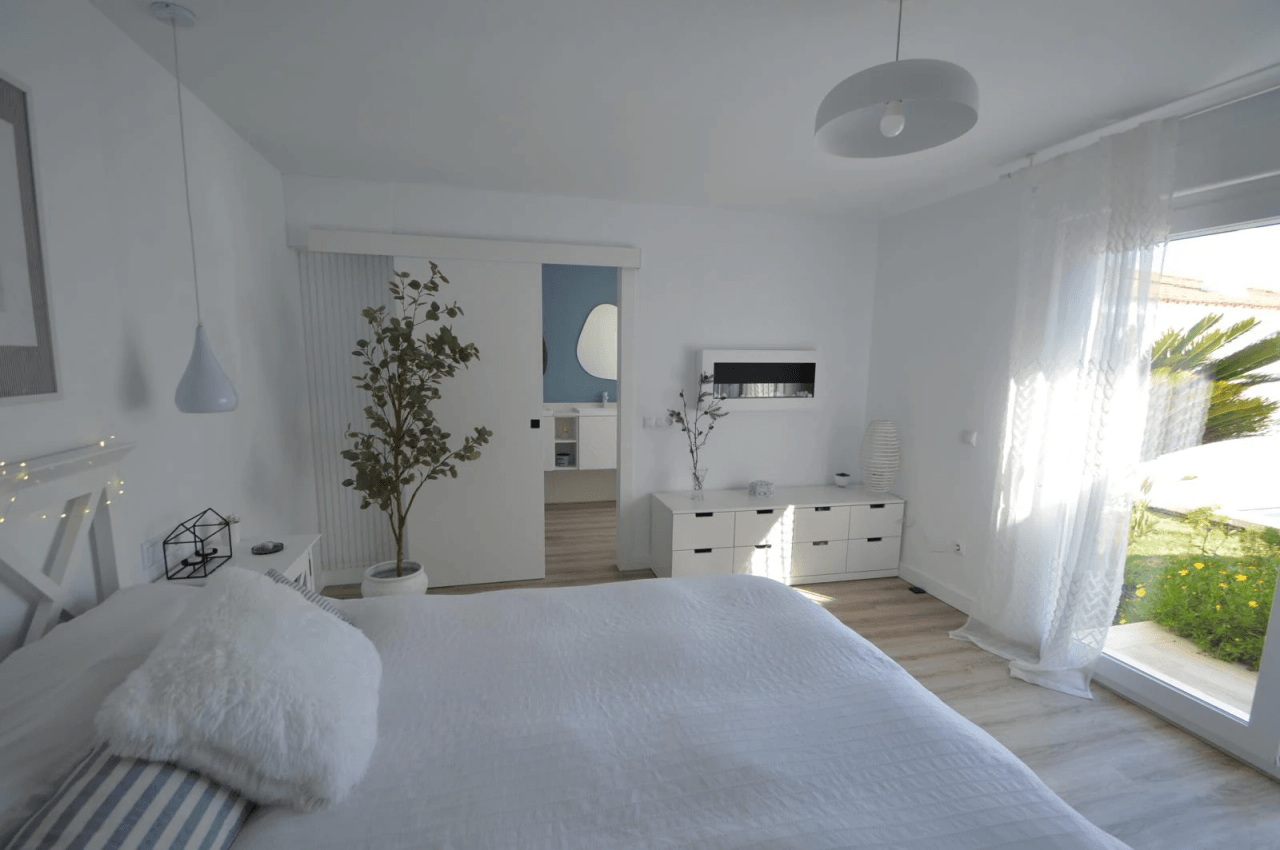 Chalet en venta en Vinaròs con 4 dormitorios y piscina.