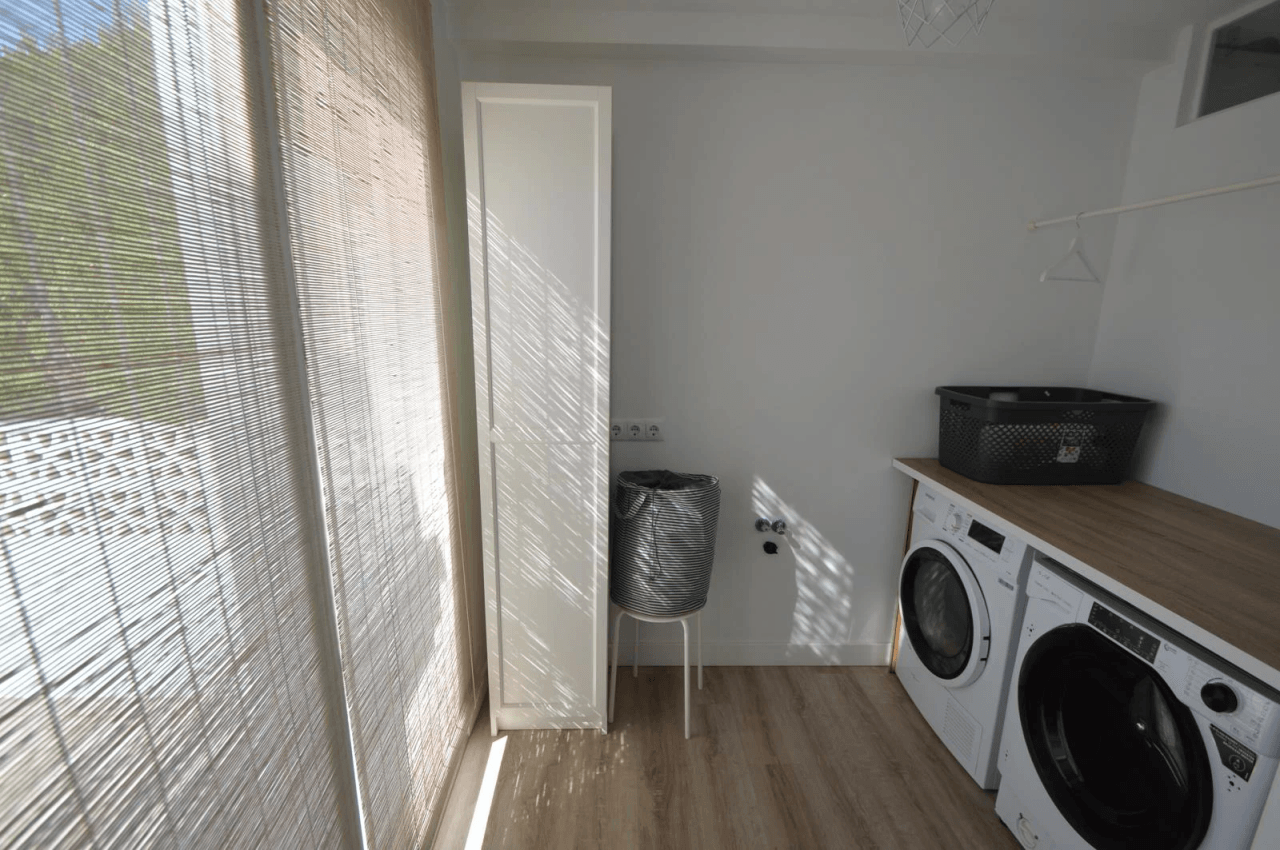 Chalet en venta en Vinaròs con 4 dormitorios y piscina.