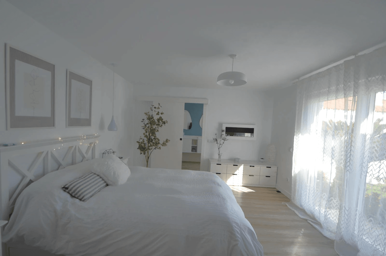 Chalet en venta en Vinaròs con 4 dormitorios y piscina.