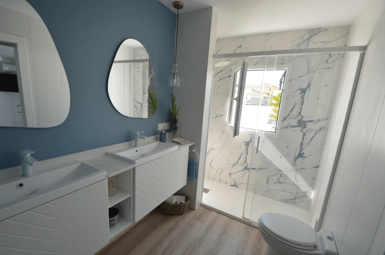 Chalet en venta en Vinaròs con 4 dormitorios y piscina.
