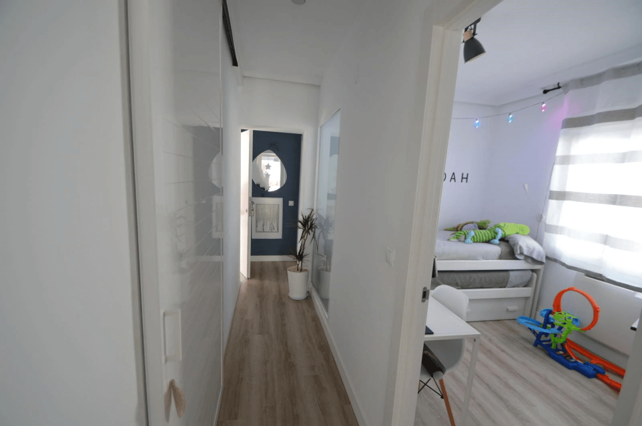 Chalet en venta en Vinaròs con 4 dormitorios y piscina.