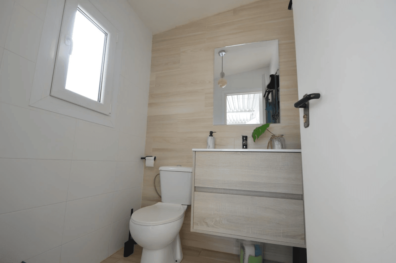 Chalet en venta en Vinaròs con 4 dormitorios y piscina.