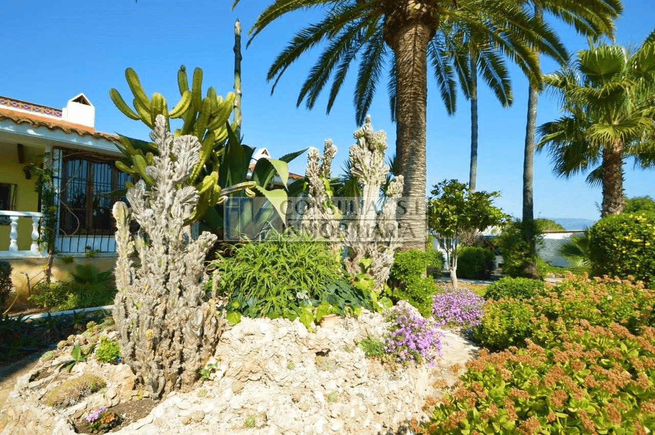 Finca en venta en Vinaròs con chalet y piscina.