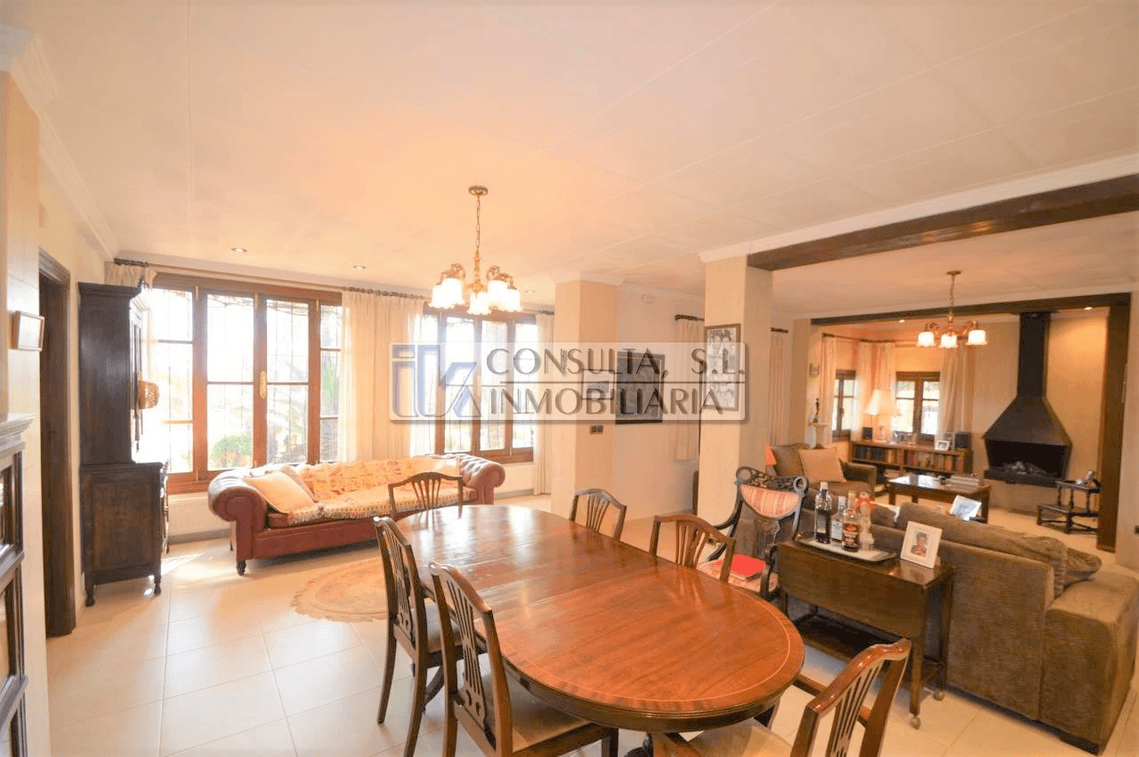 Finca en venta en Vinaròs con chalet y piscina.