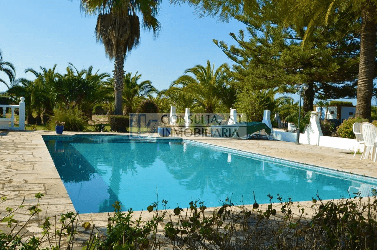 Finca en venta en Vinaròs con chalet y piscina.