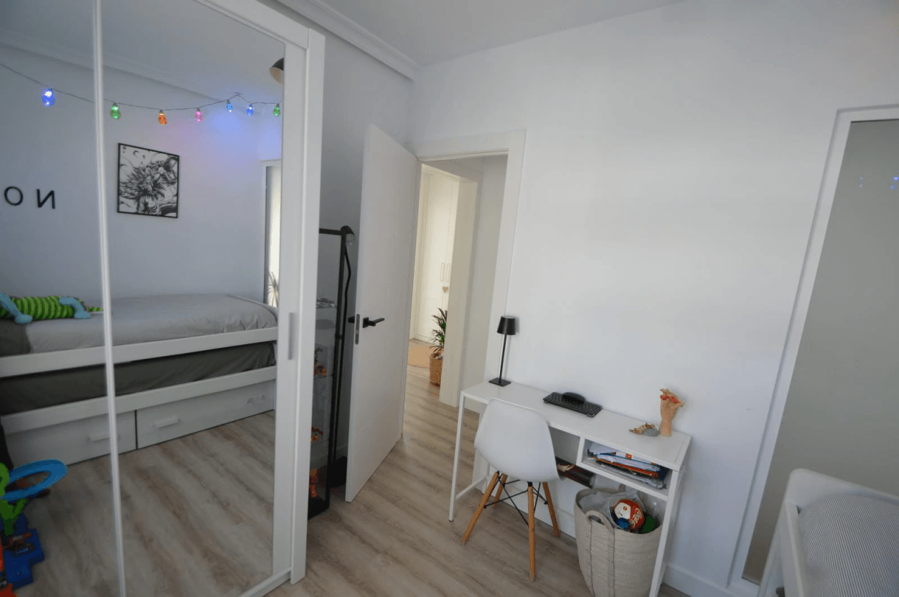 Chalet en venta en Vinaròs con 4 dormitorios y piscina.