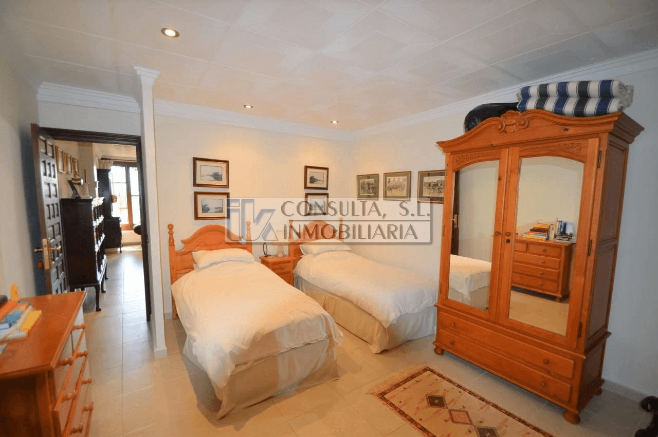Finca en venta en Vinaròs con chalet y piscina.