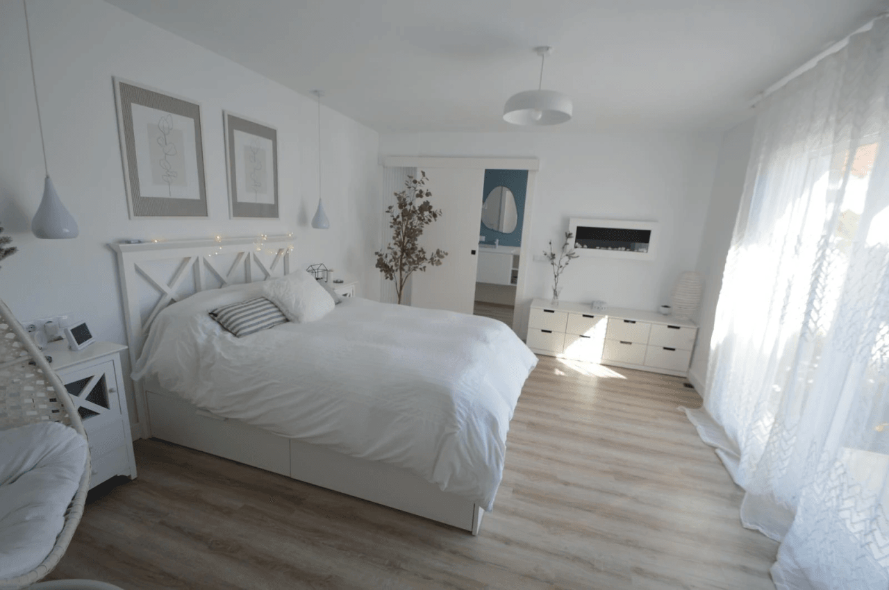 Chalet en venta en Vinaròs con 4 dormitorios y piscina.