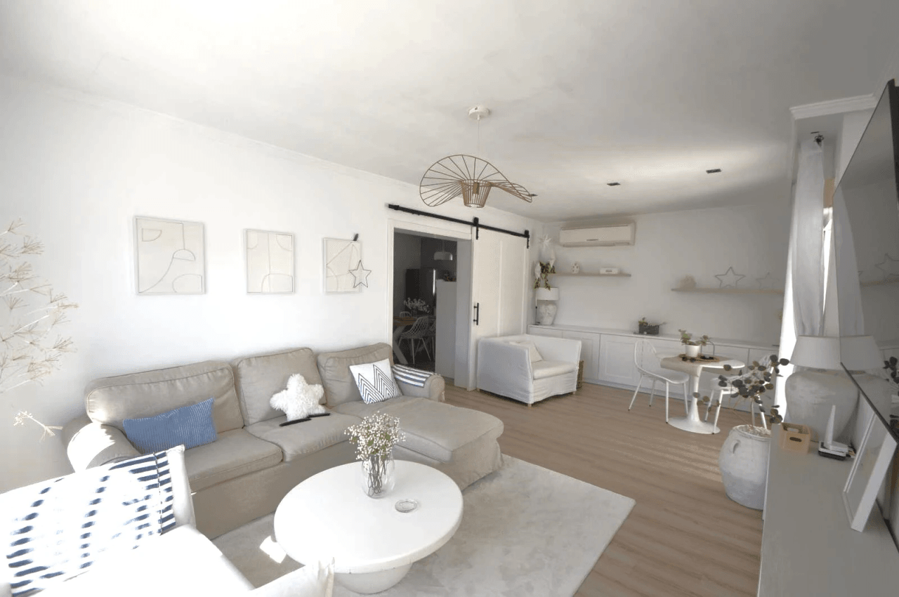 Chalet en venta en Vinaròs con 4 dormitorios y piscina.