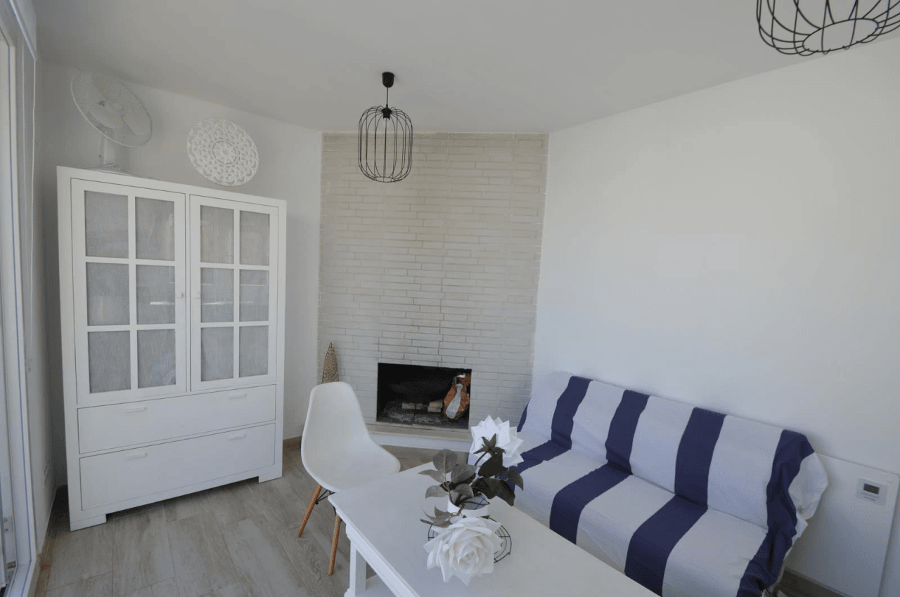 Chalet en venta en Vinaròs con 4 dormitorios y piscina.
