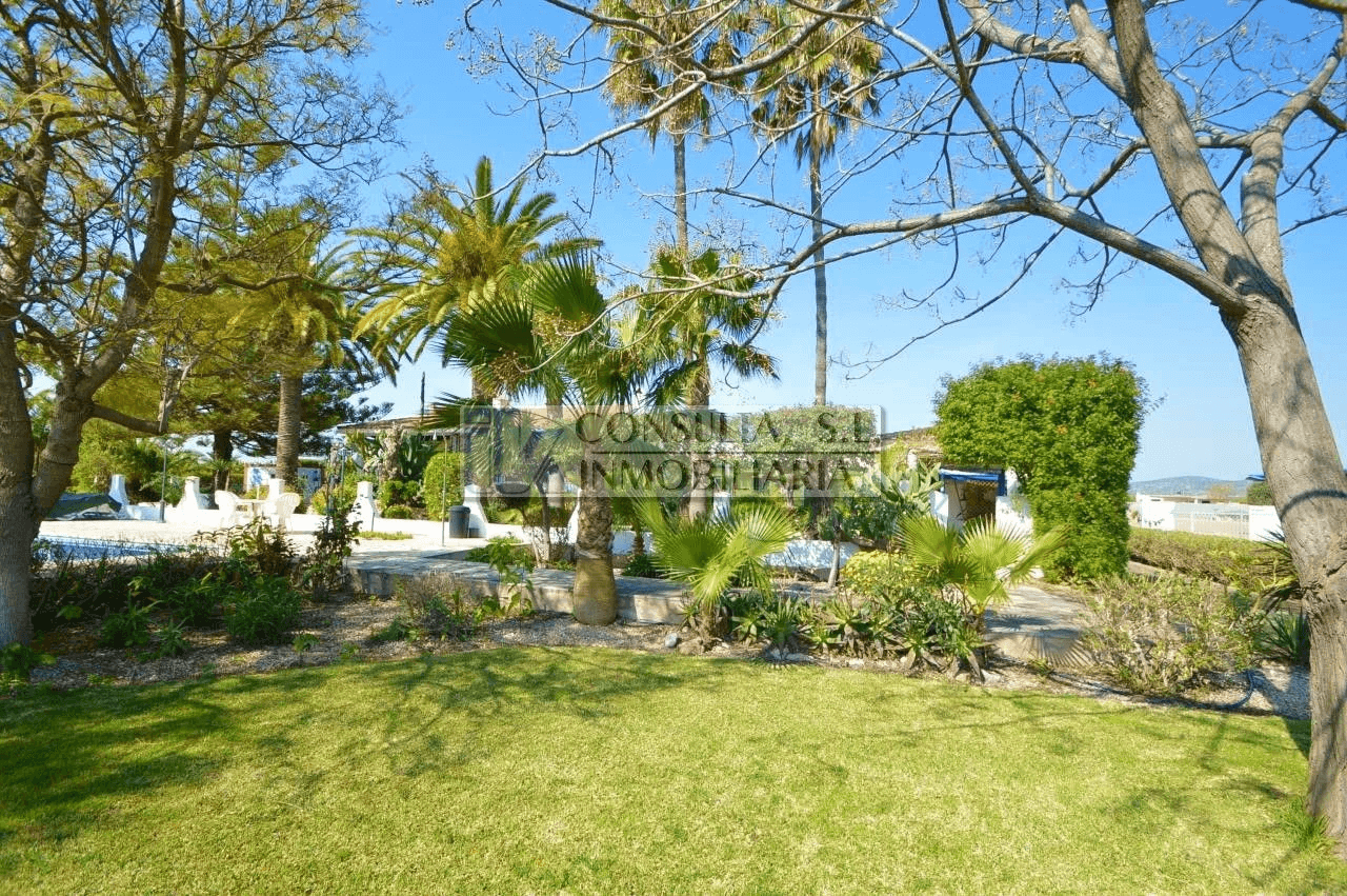 Finca en venta en Vinaròs con chalet y piscina.