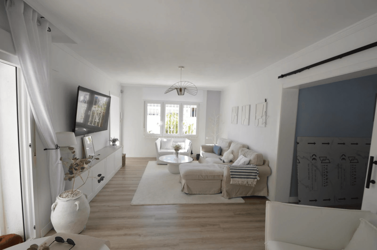 Chalet en venta en Vinaròs con 4 dormitorios y piscina.