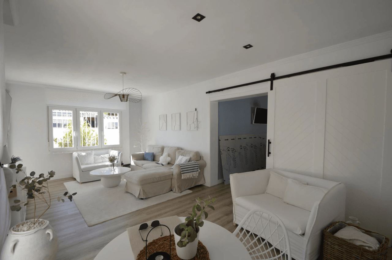 Chalet en venta en Vinaròs con 4 dormitorios y piscina.