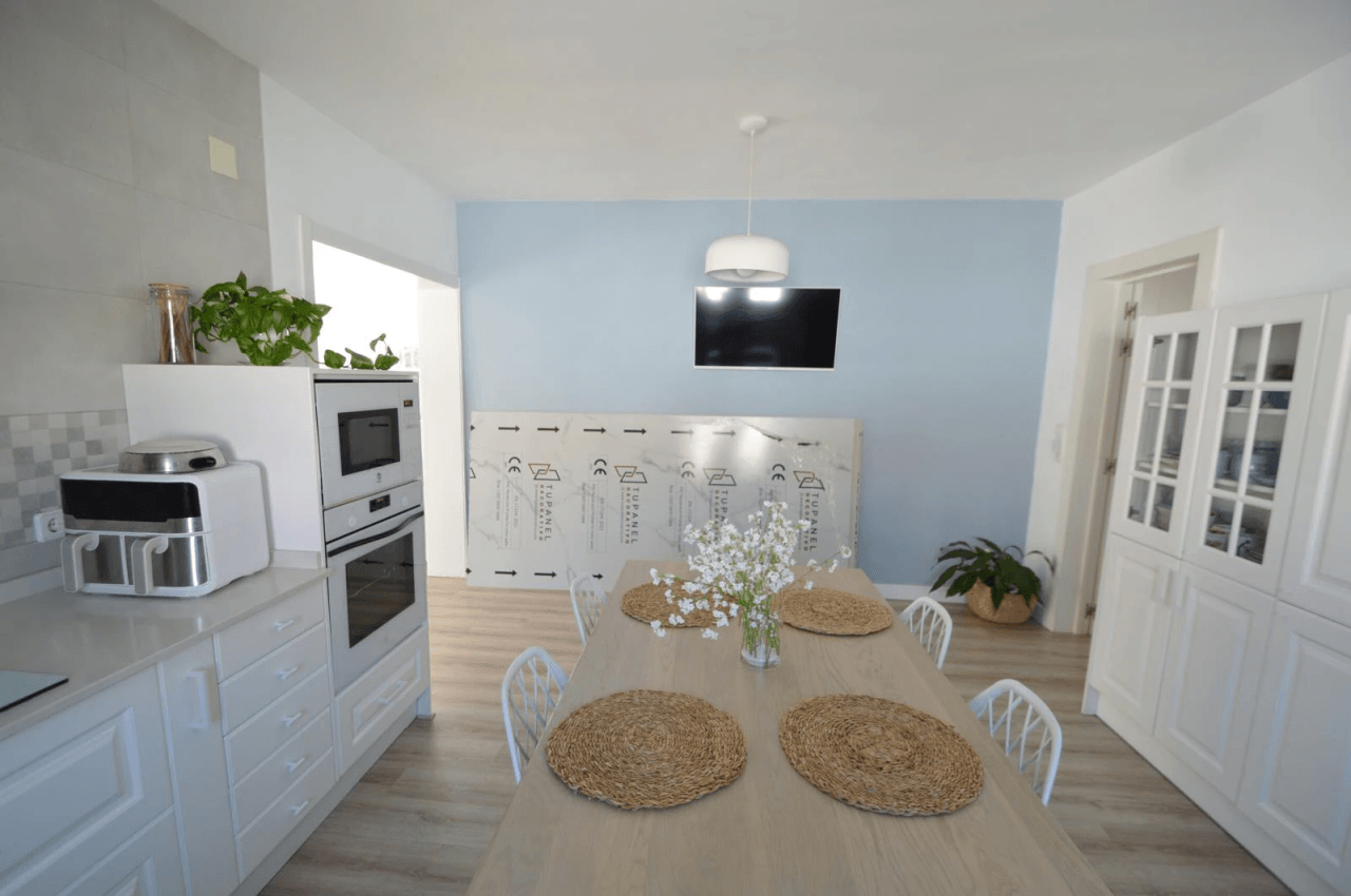 Chalet en venta en Vinaròs con 4 dormitorios y piscina.