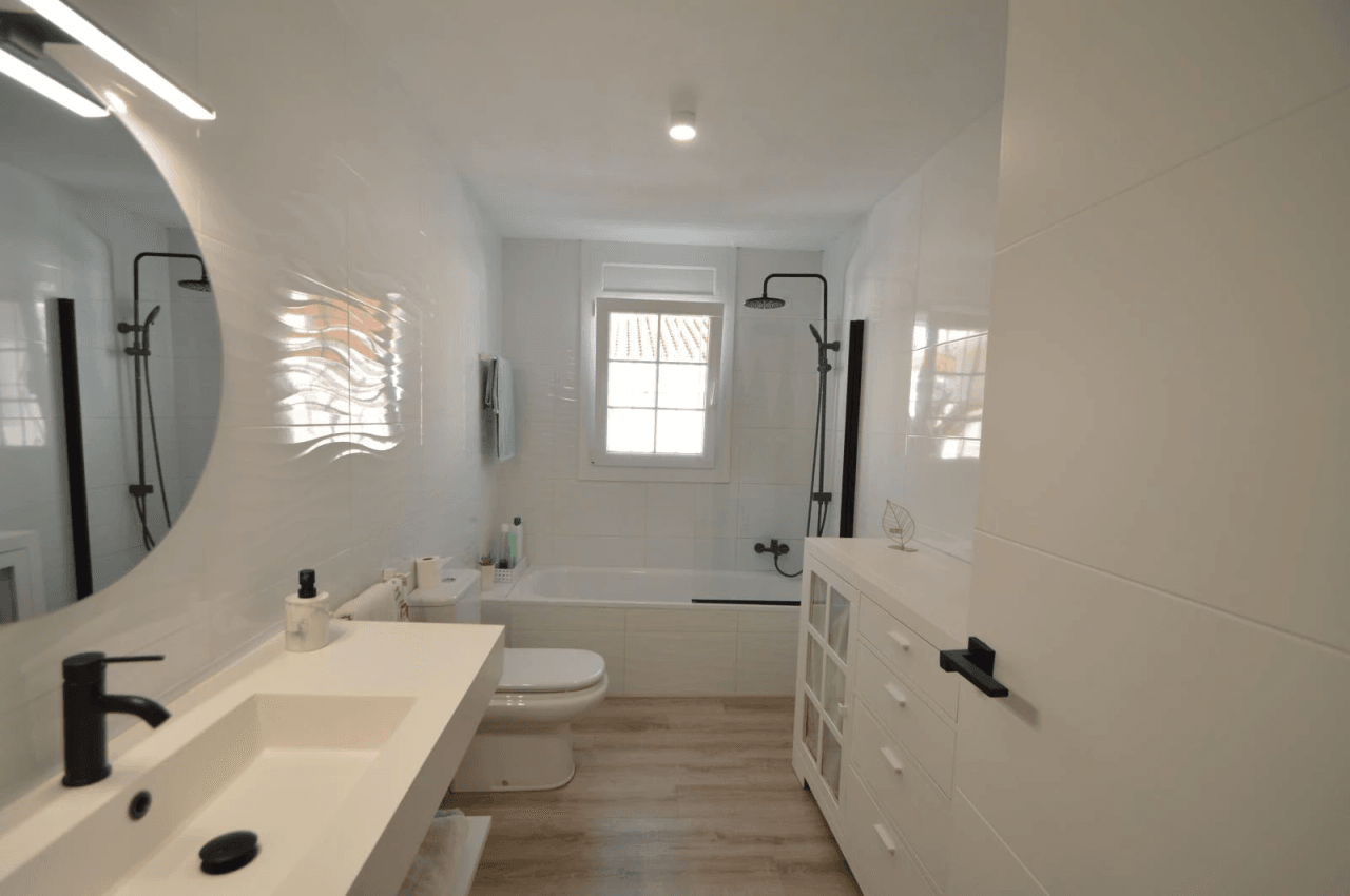 Chalet en venta en Vinaròs con 4 dormitorios y piscina.