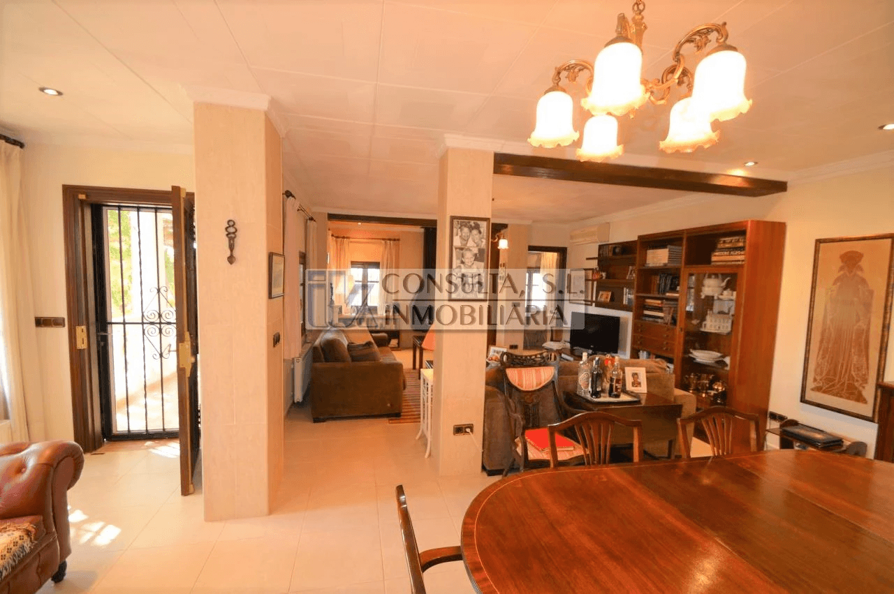 Finca en venta en Vinaròs con chalet y piscina.