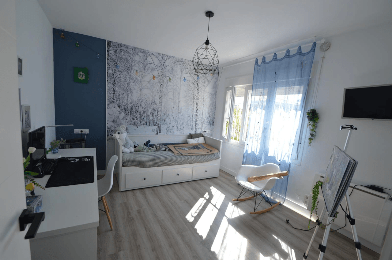 Chalet en venta en Vinaròs con 4 dormitorios y piscina.