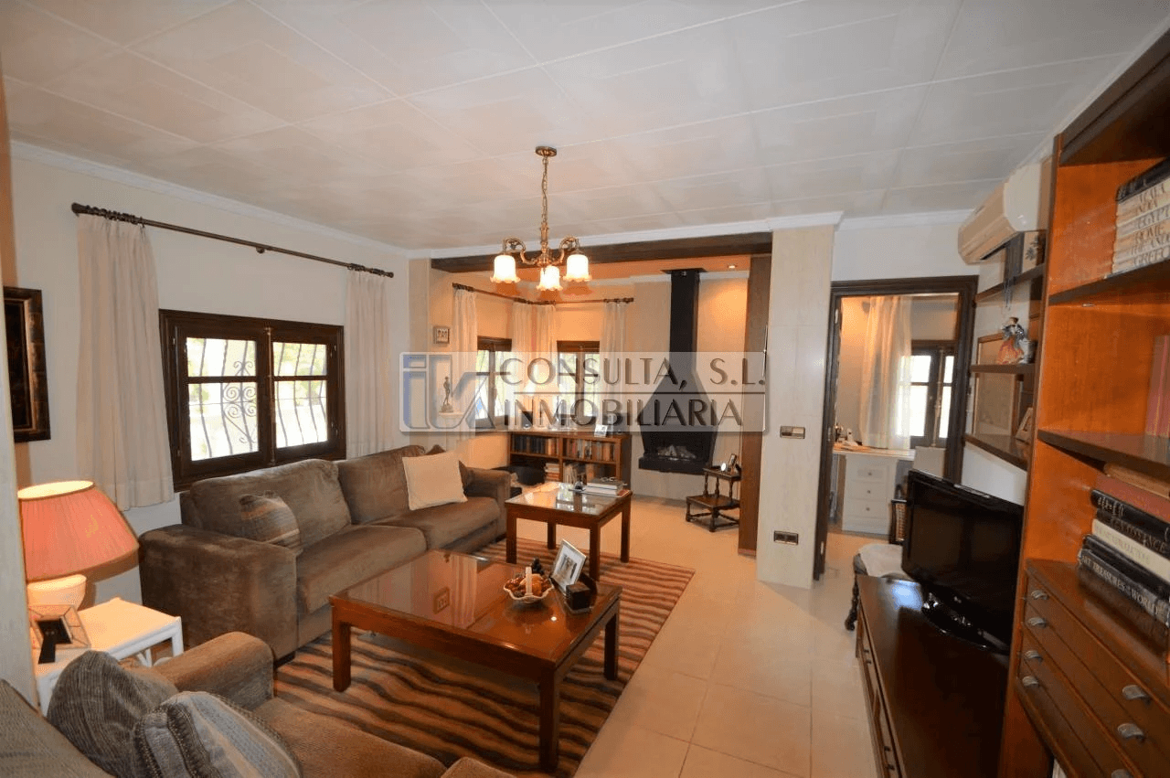 Finca en venta en Vinaròs con chalet y piscina.